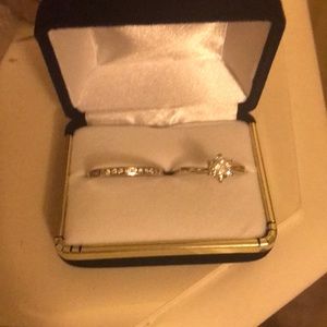 1.01 GVS2 diamond engagement ring and band